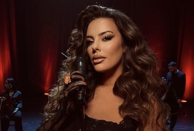 Anxhela Peristeri na bëri dhuratën më të bukur për Shën Valentin!