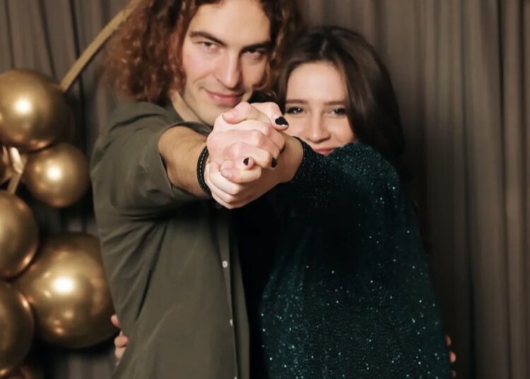 Gjergj Kaçinari jo vetëm na prezantoi gruan, por na dha dhe një lajm të bukur!