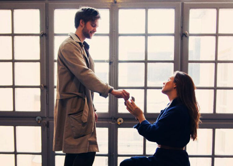 Në 29 shkurt gratë i propozojnë burrave!