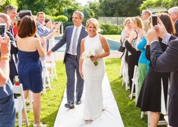 “Është mbesa e njerkës”, moderatori rrëfen si është njohur me gruan: E takova në dasmën e babait!