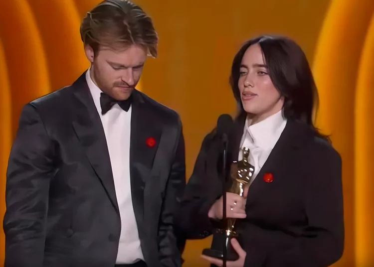 Billie Eilish bën historinë, më e reja që fiton 2 Oscars!