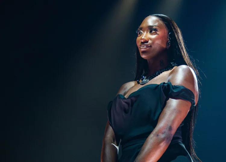 Pas lajmit se do të performojë në Lojërat Olimpike, shpërthejnë sulmet raciste ndaj Aya Nakamura-s!