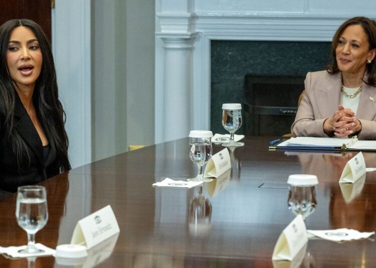 Kamala Harris u takua me Kim Kardashian dhe duket se një avokate është rrugës!