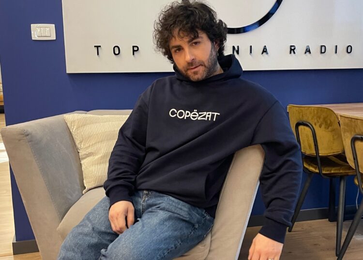 “Njerëzit janë të shfrytëzuar”, për gjërat që nuk shkojnë në Shqipëri, Vlashenti foli shkurt, qartë dhe shqip!