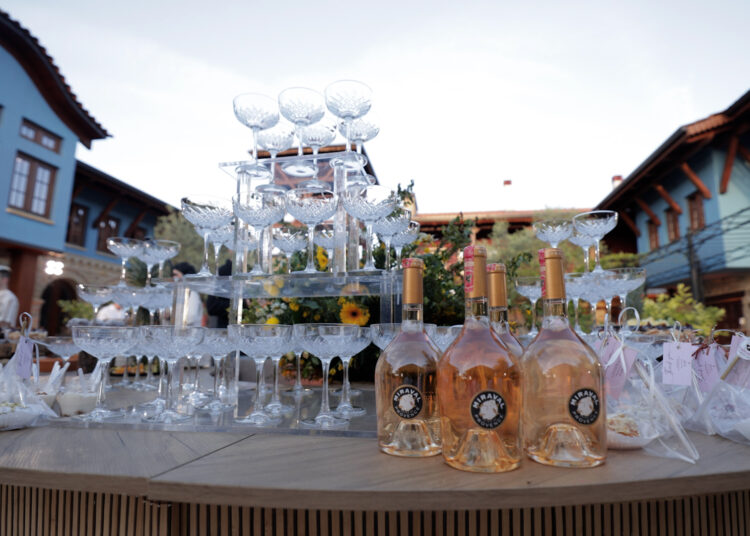 Vallëzo, shijo dhe bëj gëzuar me yjet!