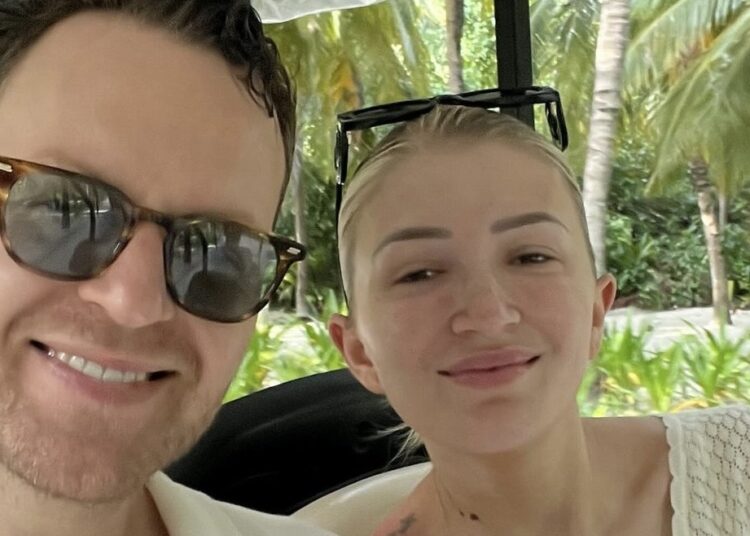 “Unë shef në shtëpi, ajo në punë”, Ledioni dhe Sara i paskan ndarë detyrat!