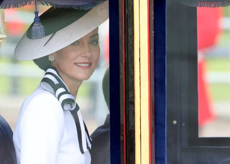 “Po përdor buzëqeshje maskuese”, eksperti i gjuhës së trupit analizon me detaje daljen e Kate Middleton!