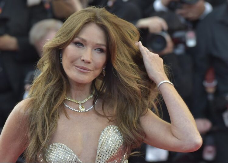 Carla Bruni flet për betejën me kancerin: Sapo të kapërceni tronditjen…