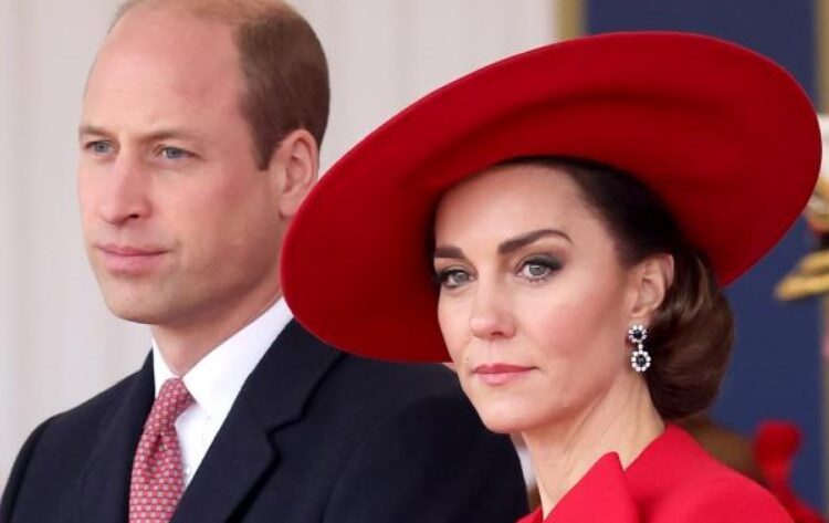 Si Princi William e la Kate Middleton përmes një telefonate!
