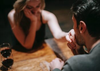 7 fjali që përdorin manipuluesit dhe ty të duken shumë normale!