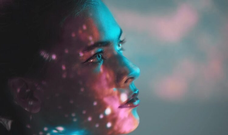 6 shenja sekrete që tregojnë se dikush po mendon për ty!