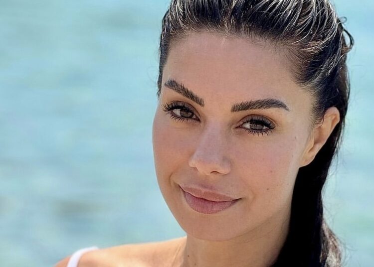 Fle vetëm? Cubi Metkaj u përgjigj dhe s’u përgjigj: Kam krevat dopio “queen”!