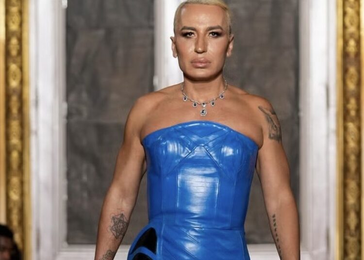 Java e Modës në Paris/ Elton Ilirjani i dedikon shfaqjen mamasë së tij!