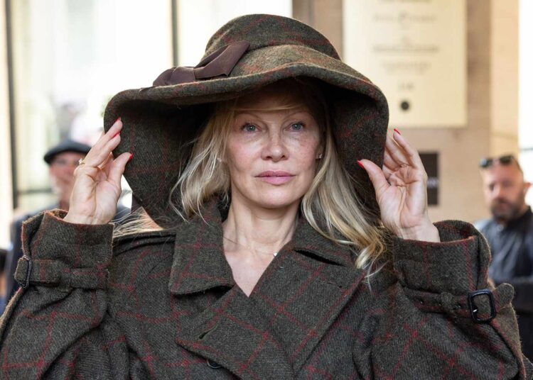 Pamela Anderson rrëfen luftën me stresin post-traumatik: Humba burrin, shëndetin, karrierën