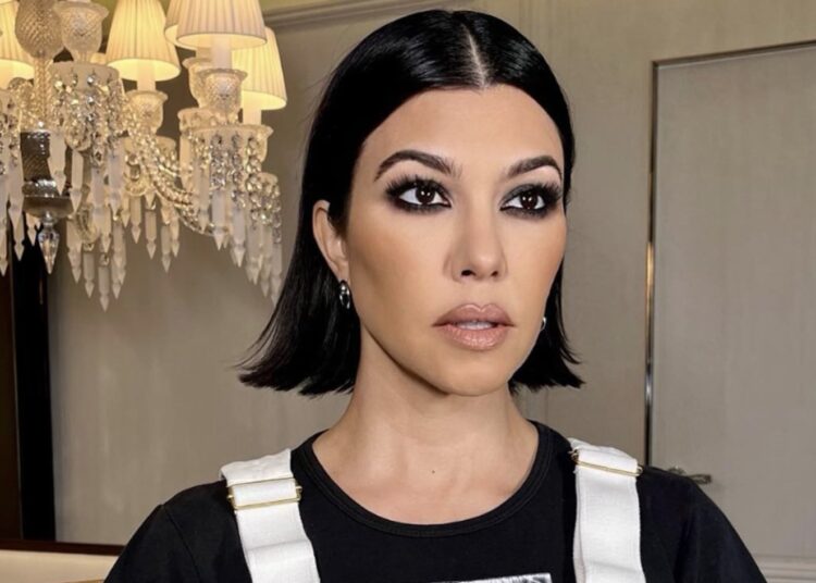 Njerëzit reagojnë ashpër ndaj dekorimeve për Halloween të Kourtney Kardashian!