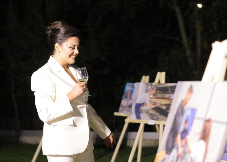 Ekspozita e Kristi Gongos ka vetëm një kryevepër dhe ajo është puna!