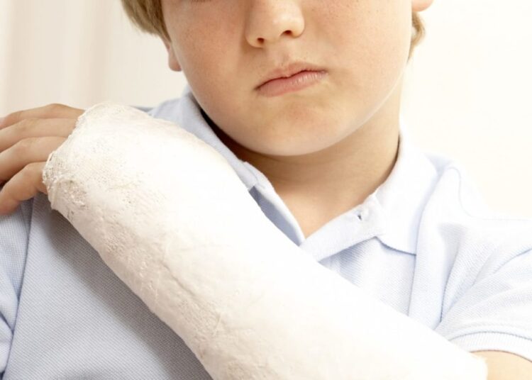 E frikshme/ Ç’po ndodh me fëmijët në Kosovë? “Sfidat” e TikTok-ut po i shtynë të vetëlëndohen