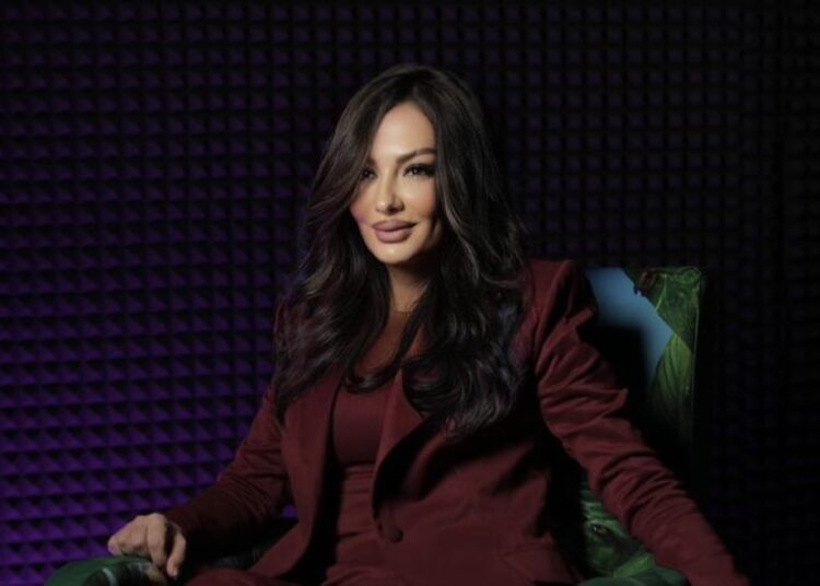 “Ai është aty ku fillon dashuria e vërtetë”, Adelina dhe Vali paskan dy variante të ndryshme për puthjen e tyre të parë!