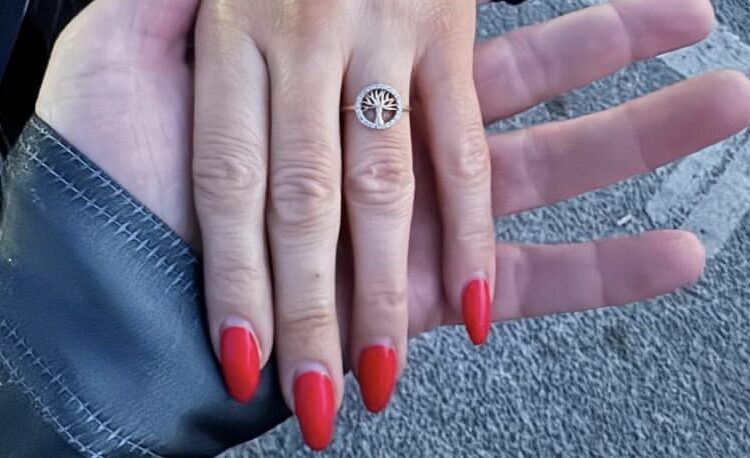 Reperi i njohur shqiptar i jep fund beqarisë!