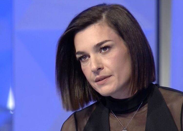 “Mbrapa fshihej diçka e madhe!”/Elsa Lila flet për herë të parë për arsyen e burgosjes së saj