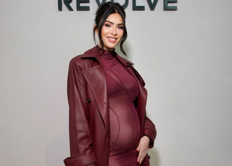 Një mami sexy si Megan Fox!