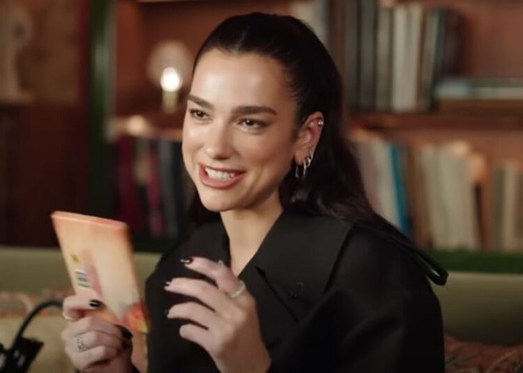 Dua Lipa flet shqip për revistën e famshme “Vogue”