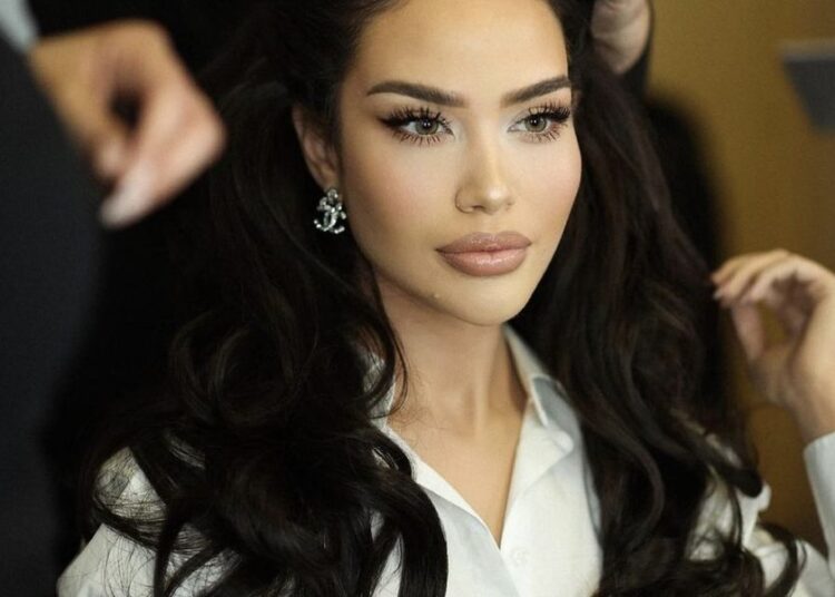 Modelja shqiptare Endi Demneri shfaqet në faqen e krijuesit të Dolce & Gabbana