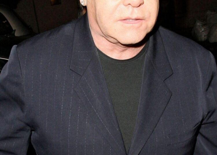 E trishtë/ Këngëtari i famshëm humb shikimin