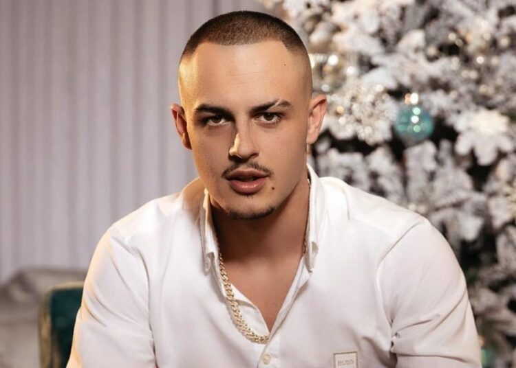 Don Xhoni nuk heq dorë nga ruset, ja kush po e shoqëron së fundmi