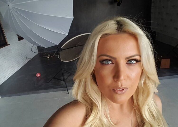 “Më përndiqte, më kërkonte llogari!”/ Era Rusi kujton fansen toksike 