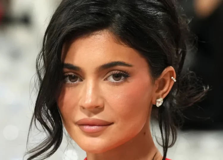 Cila është shqiptarja që këshillon Kylie Jenner për veshjen?