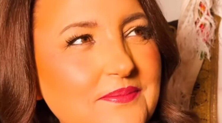 Parashqevi Simaku do të rikthehet të këndojë në ekran në këtë datë