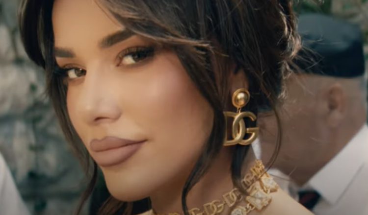 A ishte “Si ai” dedikim për ish-menaxherin? Tayna sqaron për herë të parë historinë e këngës