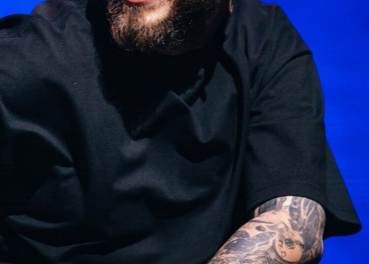 Reperi i njohur i lë kamerieres €19 mijë euro bakshish