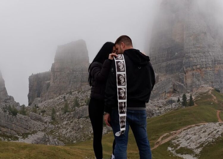 “Ne të tre…”, Samanta Karavella jep lajmin e ëmbël!