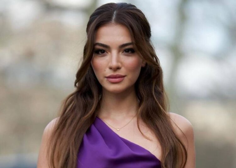 Aktorja turke Melisa Pamuk tregon barkun e rrumbullakosur