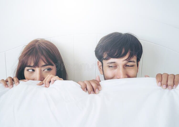 5 lojëra seksi për të ndezur (ose rindezur) pasionin në dhomën e gjumit!