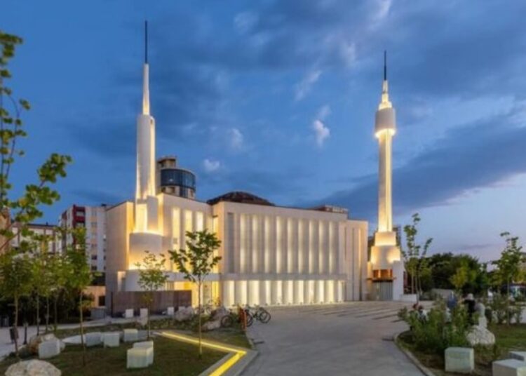 Xhamia e Ballies në Elbasan shpallet objekti fetar më i bukur në botë për 2025-ën!