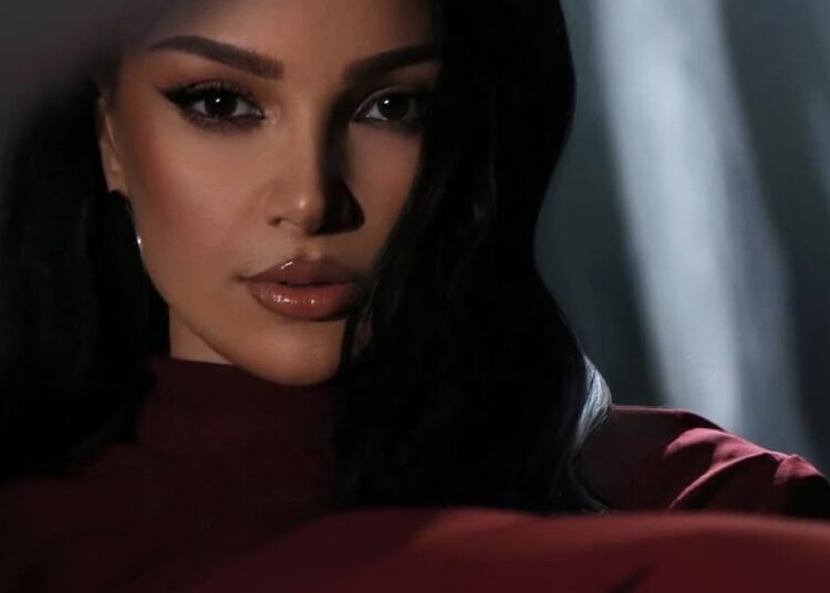 “Kur brenda meje nisi të rrihte një zemër tjetër”, albumi i ri i Samantës nuk mund të ishte më i veçantë se kaq!