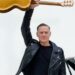 Shënoje datën 2 maj, Bryan Adams po vjen në Tiranë!