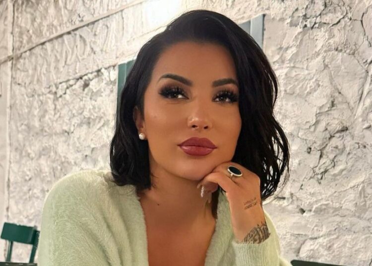 Me një foto të vetme, Roza Lati i bëri të gjithë lëmsh!