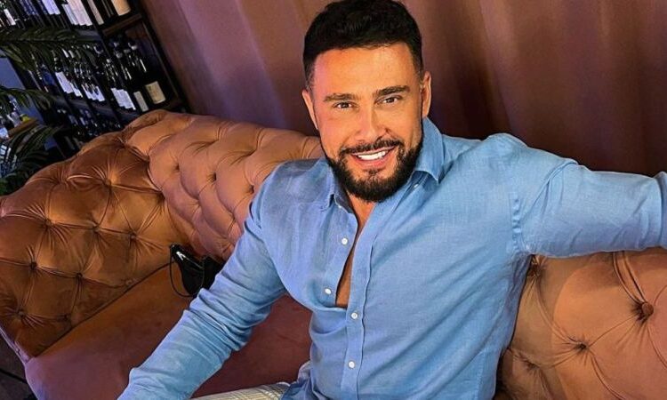 “Pse të mbaj 5 vija në ballë”? Robert Berisha e pranon hapur: S’kam pritur partneren për të bërë botox!