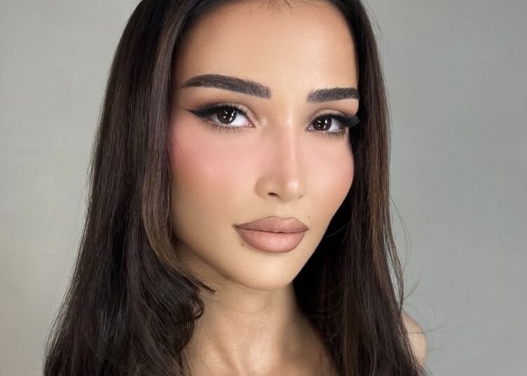 Xheneta hedh pas krahëve historinë me Gjestin, shfaqet me një djalë në Dubai