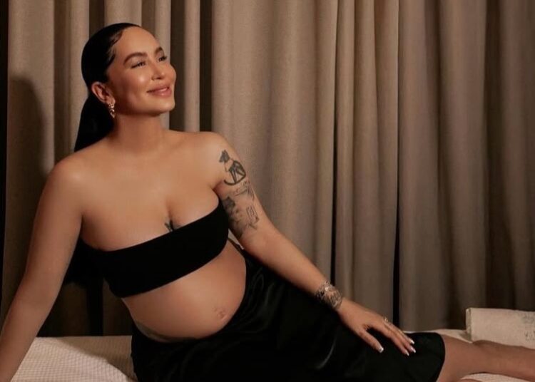 “Do doja që ca burra ta përjetonin”, Dafina Zeqiri ka (jo vetëm) dy fjalë për paragjykimet gjatë shtatzënisë!