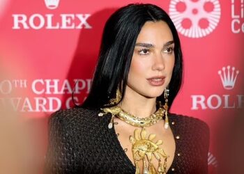 Dua Lipa nuk pyet fare, shkon në tapetin e kuq me fustan me grep