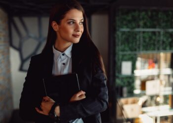 Të jesh një vajzë me vlera të larta nuk ka të bëjë me pamjen e jashtme, por me këto 11 standarde