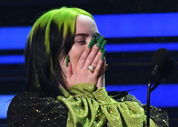 Billie Eilish shpallet ”Artistja e vitit” në American Music Awards