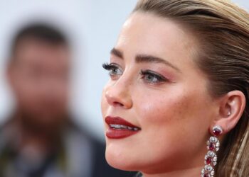 Amber Heard sjell në jetë binjakë