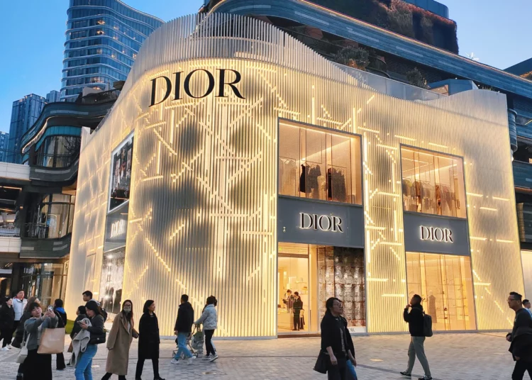 Fundi i një epoke! Dikur bëri histori me Dior, sot i jep lamtumirën