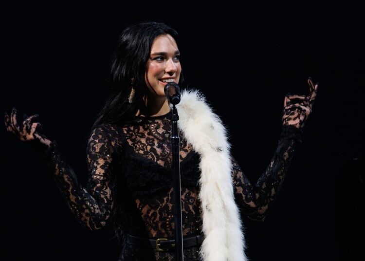 Dua Lipa lë pa fjalë publikun me aftësitë në gjuhë të huaja!